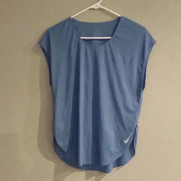 Nike Dri-Fit blue city sleek reflective women's medium running top - Picture 1 of 4